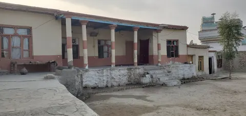 Two plots with 5-room house for sale, 550 m² and 324 m²