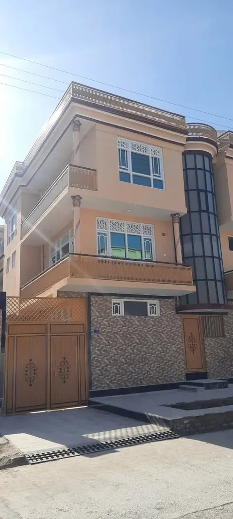 3-storey house for sale, 9 rooms, 300 m²