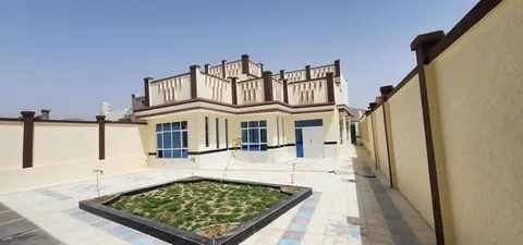 2-storey house for sale, 6 rooms, 380 m²
