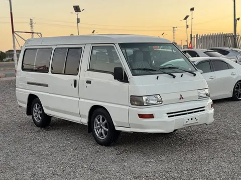 Mitsubishi L300 2008
