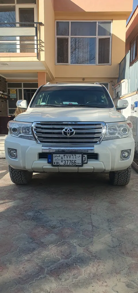 تویوتا لندکروزر 2010