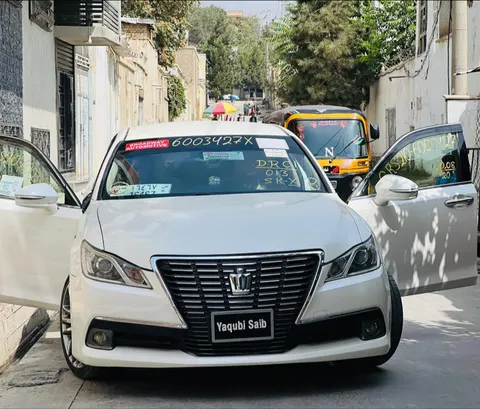 Toyota Crown 2014