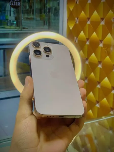 iPhone XR (Shape of 16 Pro)