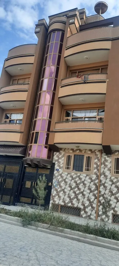 3-storey house for sale, 13 rooms, 300 m²