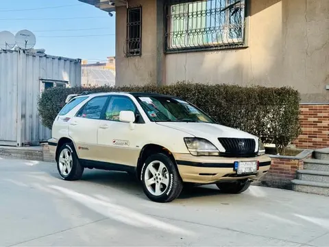 لکسس 2000