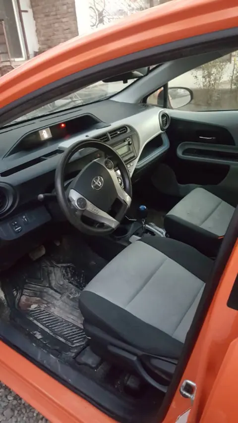 Toyota Aqua 2012