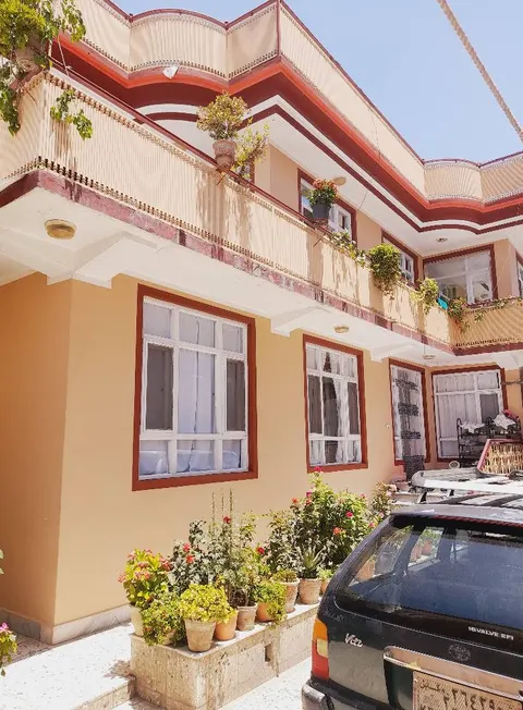 2.5-storey house for sale, 9 rooms, 300 m²