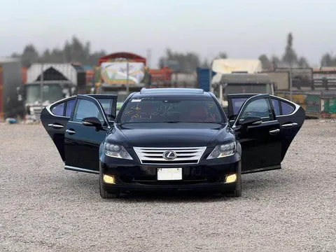 Lexus LS600 2011
