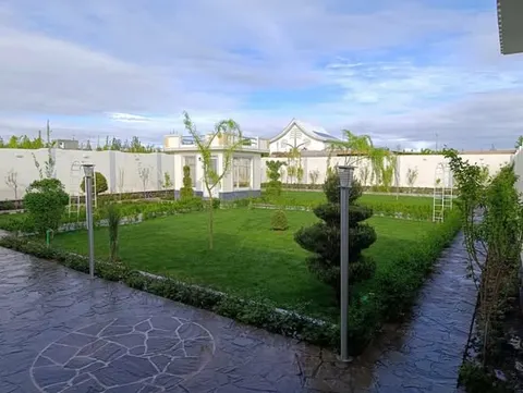Luxury garden villa for nightly rent, Mustafa Shidayi Township
