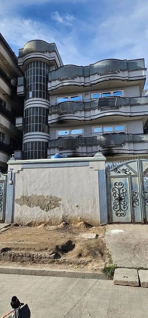 4-storey house for sale, with full basement