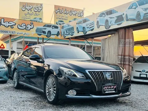 Toyota Crown 2013