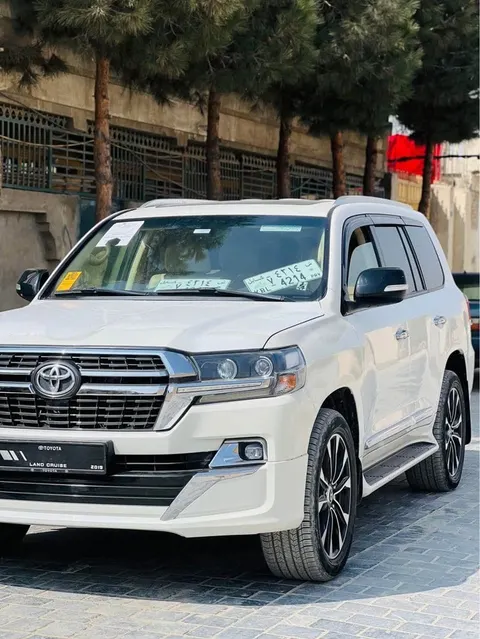 Toyota Land Cruiser VXR 2019, 80,000 km