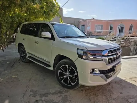 Toyota Land Cruiser VXR 2009, White, 90,000 km