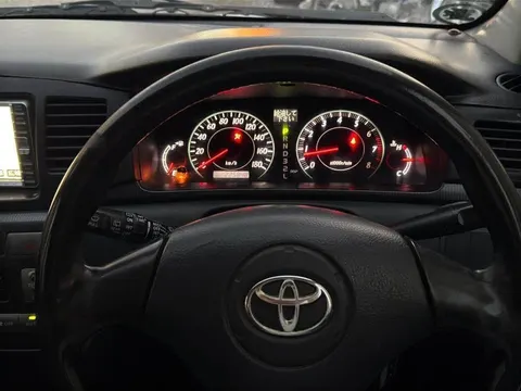 Toyota Fielder 2005, Pakistan imported, white