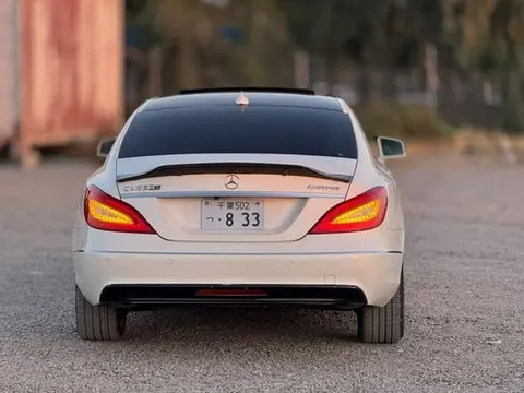 بینز CLS ۳۵۰ ۲۰۱۳ ماډل، پیرل سپین، ښي لاسي سټيرنګ