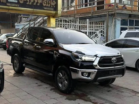 Toyota Hilux 2024 black, 4-cylinder petrol, Kabul