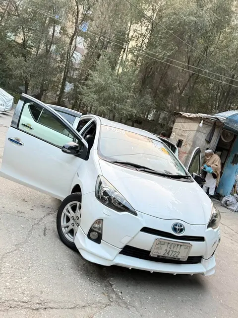 تویوتا اکوا ۲۰۱۴ سفید صدفی، فول اپشن، بدون تکر، ۱۰۴۰۰۰ کیلومتر