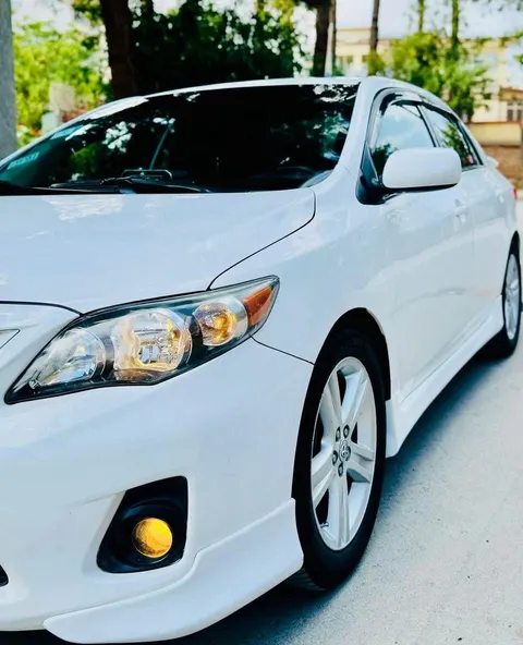 Toyota Corolla 2013 White Automatic, 4-Cylinder, Sunroof, Clean Documents
