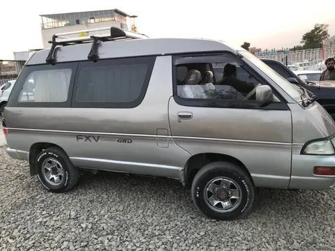 Toyota Lite Ace 4WD van 1993, gold