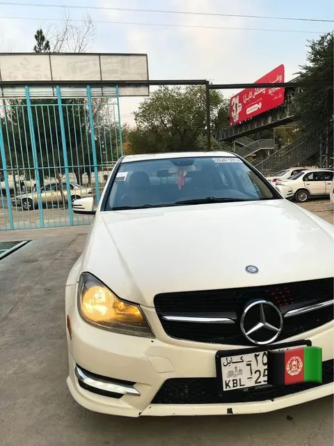 Mercedes-Benz C250 2012 Full Option, White, Sunroof