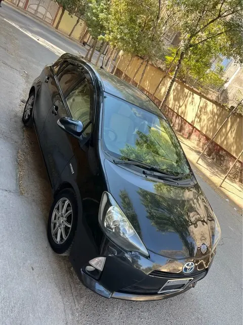 تويوتا اکوا ۲۰۱۳ بشپړ اپشن تور