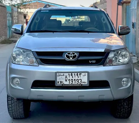 Toyota Fortuner SR5 2006, Silver, Automatic, 6-Cylinder