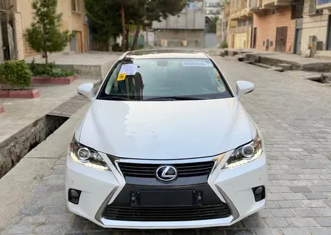 Lexus CT200 2015, pearl white, 84000 km