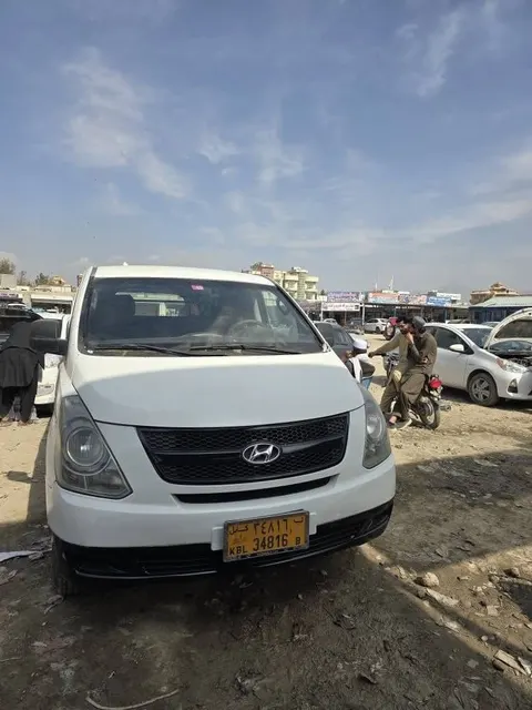 هیوندای H1 بس سال ۲۰۱۳ سفید، ۴ سلندر پطرول
