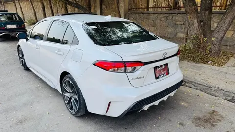 Toyota Corolla SE 2022, White, Low Mileage, Sunroof