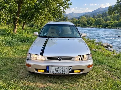 Toyota Corolla 1996 for sale, clean documents, automatic, sunroof