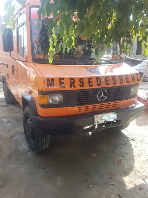Mercedes-Benz Dubai Van 1995, Freshly Plated, Kabul