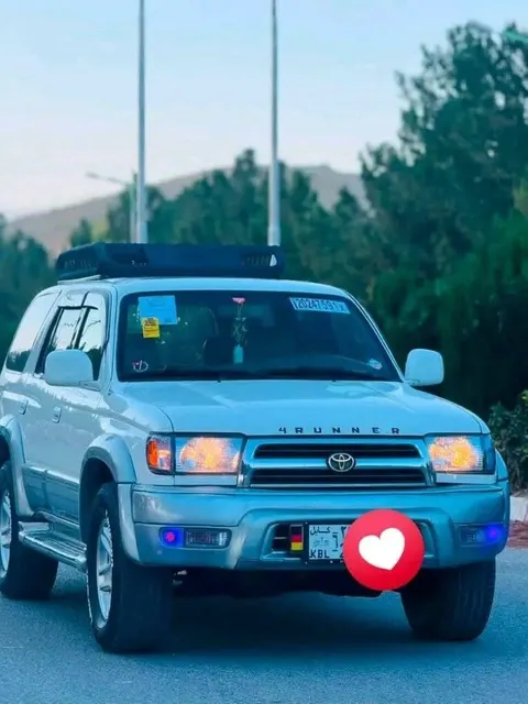 تویوتا فورنر ۲۰۰۰ ماډل لیمیټد شپږ سلنډره پټرول، پاک اسناد