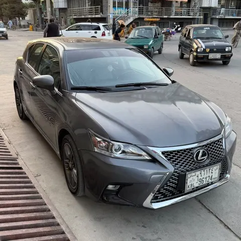لکسس CT200 ۲۰۱۳ ماډل، ۱۳۸ زره کیلومتره، بې تصادفه