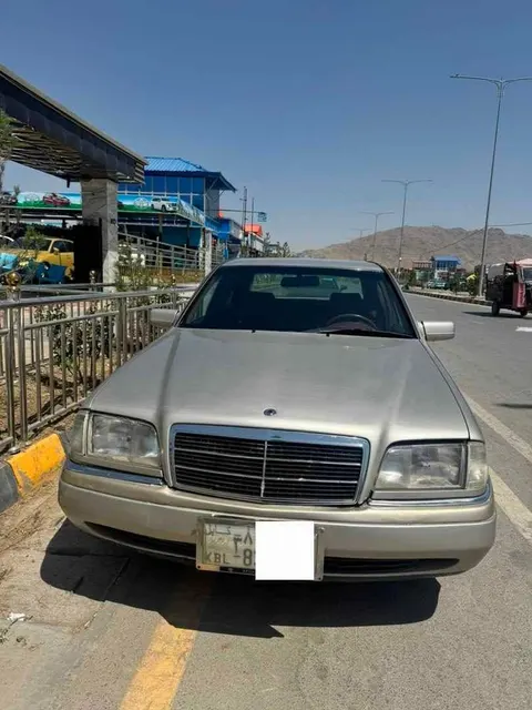 Mercedes-Benz 1994، 4 سلندر، انجن او ګیربکس سم