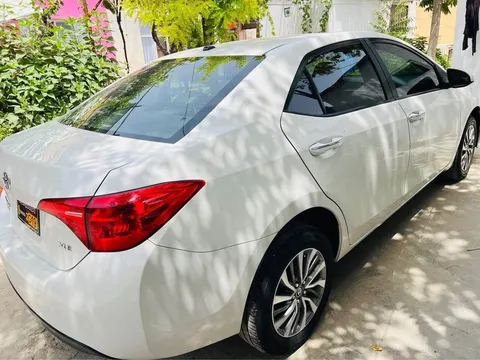 Toyota Corolla 2019 Pearl White Full Option