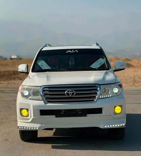 Toyota Land Cruiser VXR 2011, pearl white, full option