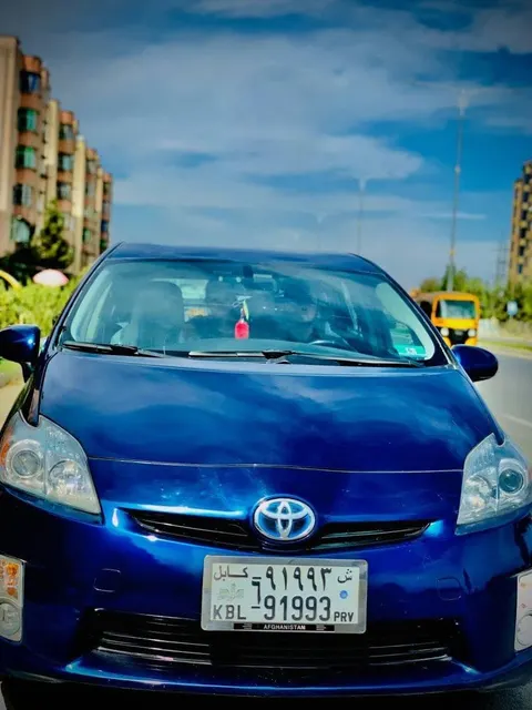 Toyota Prius 2012, full option, clean documents