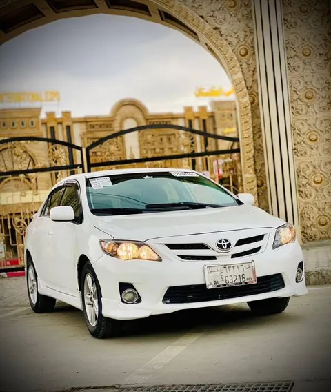 Toyota Corolla 2010 Canadian, White, 8 Airbags, ABS
