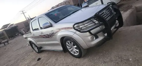 تویوتا هایلکس خلیجی ۲۰۰۹ بی کمک، پترول، اتوماتیک