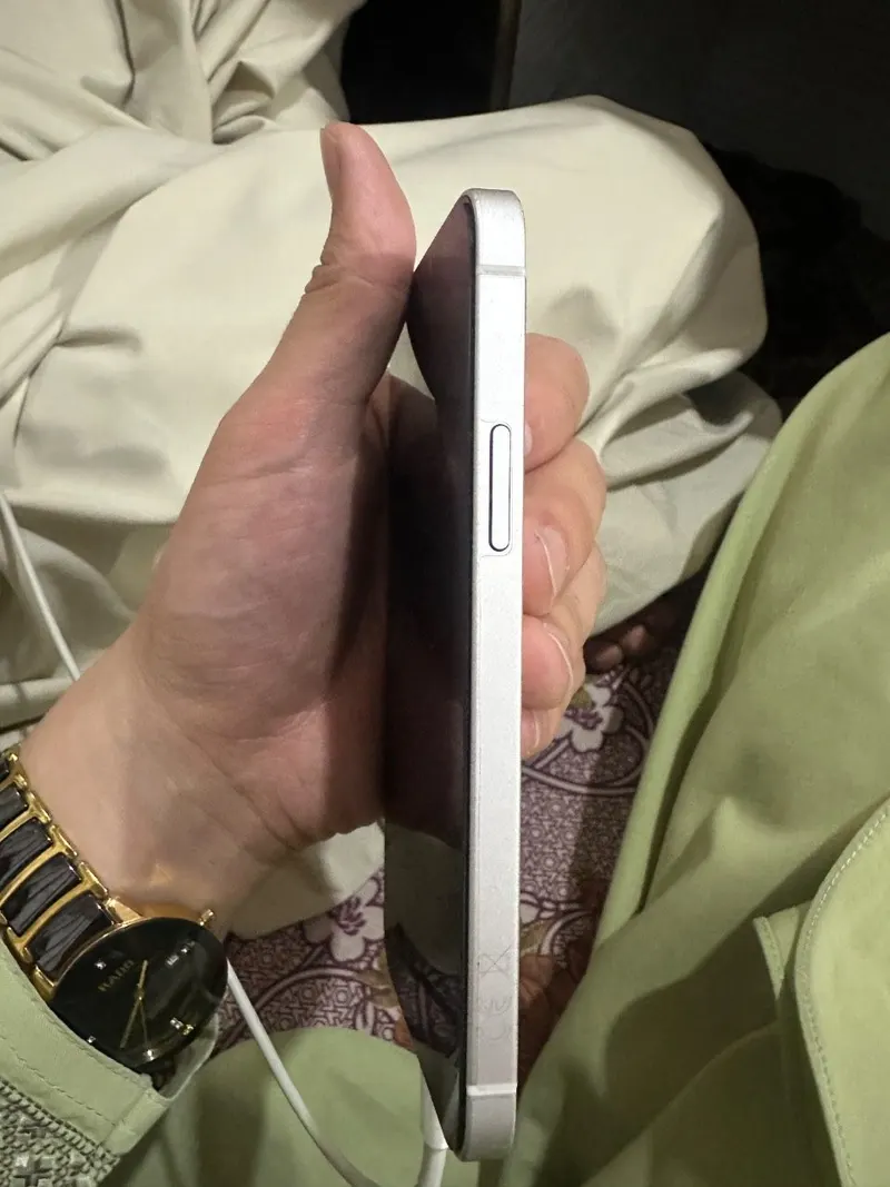 Iphone 12 white (3)