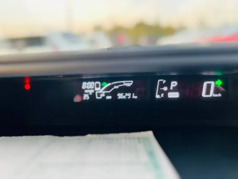Toyota Aqua Hybrid 2016 (5)