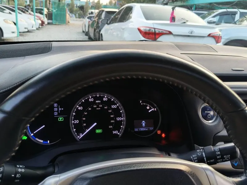 لکسس CT200h هایبرید 2012 (4)