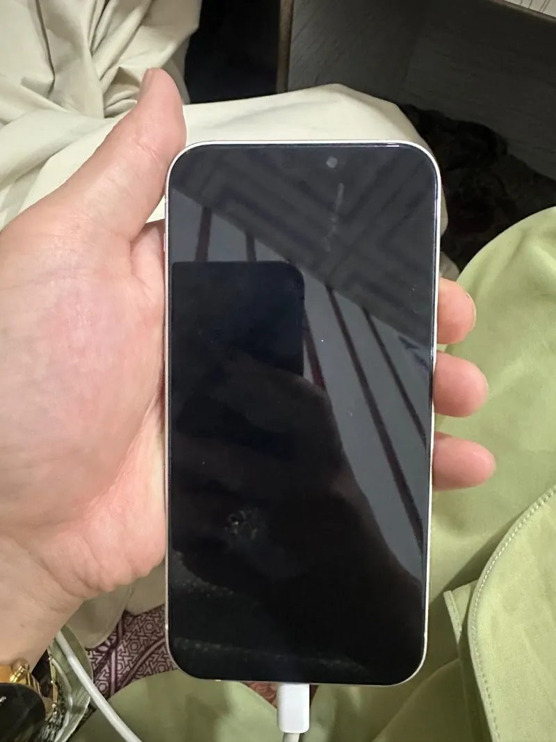 Iphone 12 white (2)