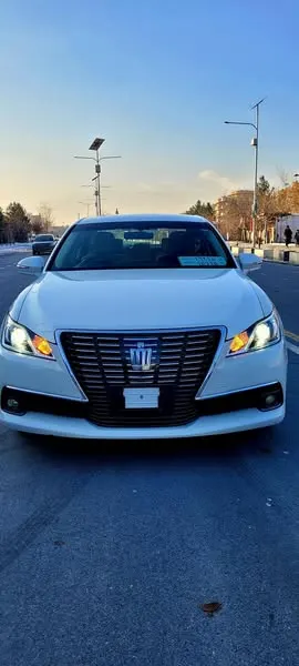 Toyota Crown Hybrid 2013 (2)
