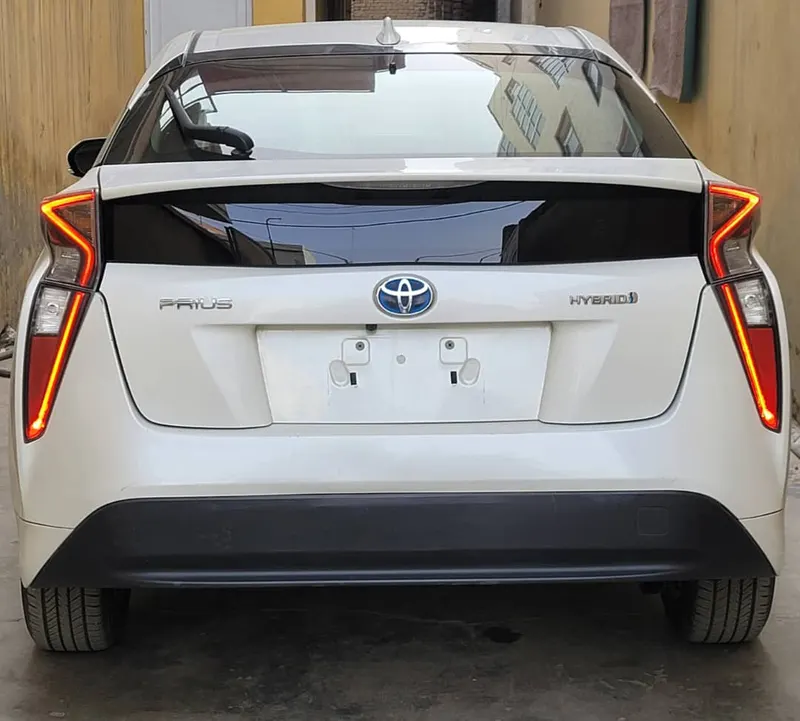 Toyota Prius 2017 (2)