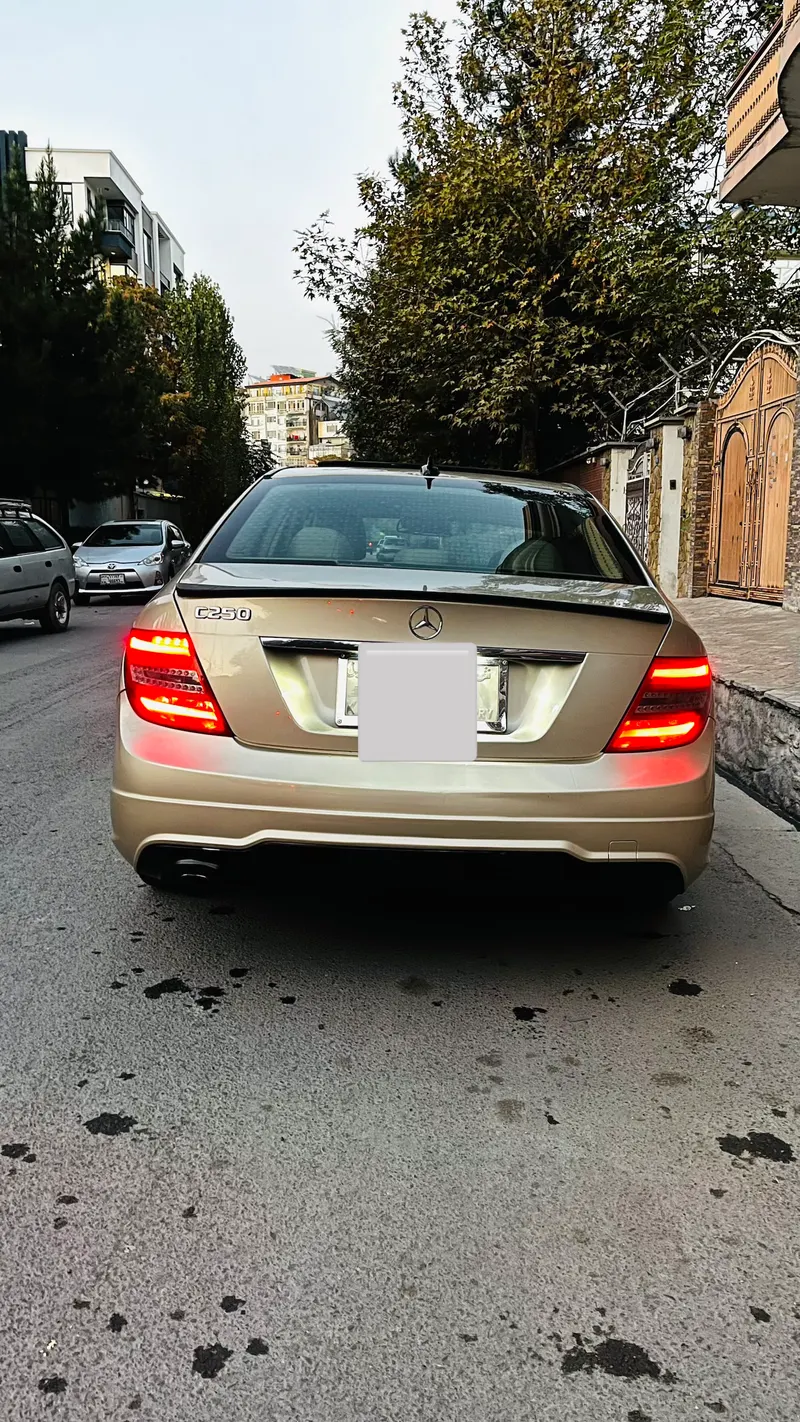 Mercedes-Benz C250 2012 (4)