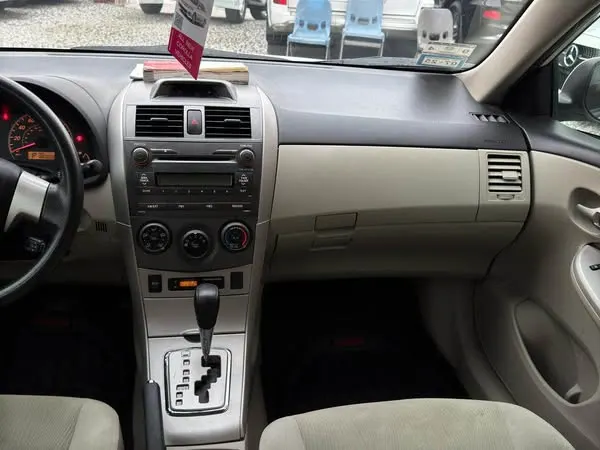 Toyota Corolla LE 2011 (4)