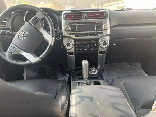 Toyota 4Runner Limited 2011 (4)