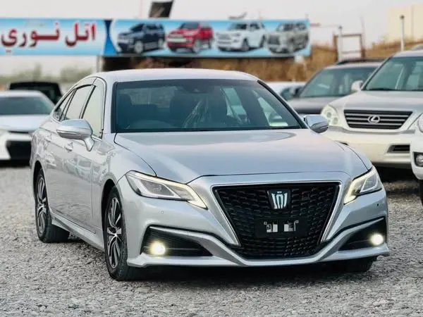 Toyota Crown 2018 (1)