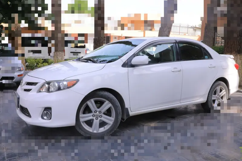 Toyota Corolla LE 2011 (1)